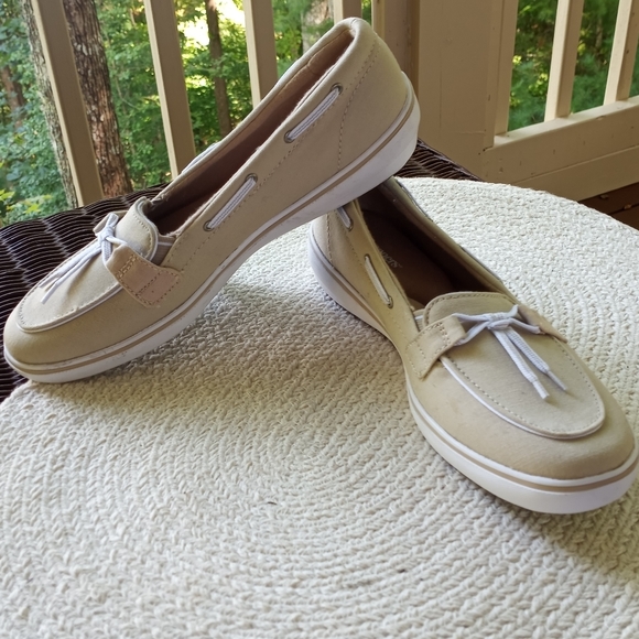 NWT Grasshoppers Canvas Comfort Shoes